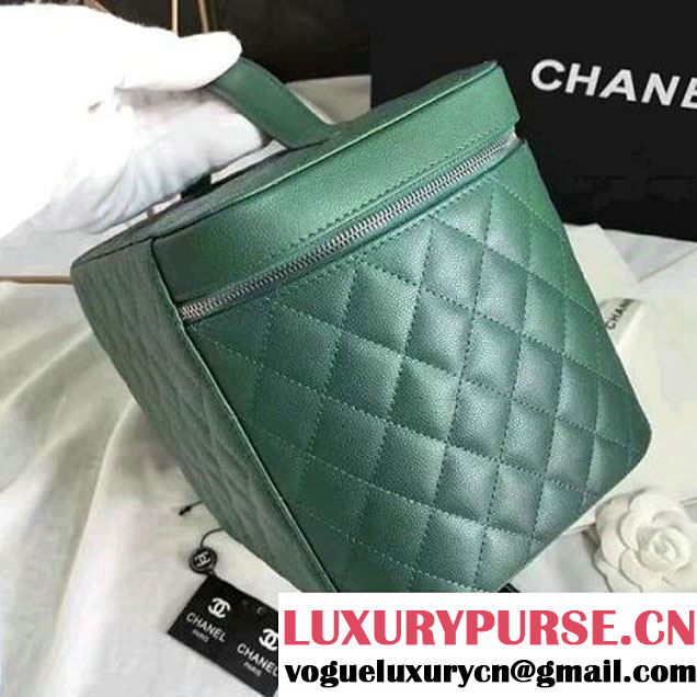 Chanel Grained Calfskin Medium Vanity Case Pouch Cosmetic Bag Green 2016 (KN-6122407 )