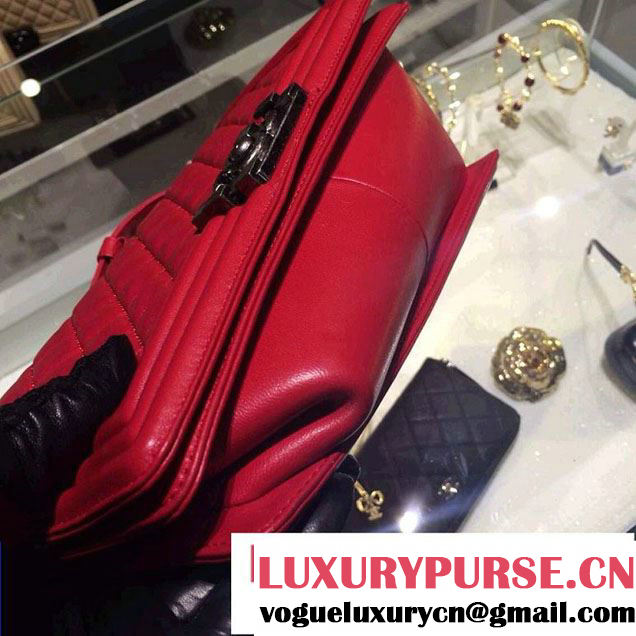 Chanel Medium Boy Flap Shoulder Bag A67086 in Lambskin Leather Red