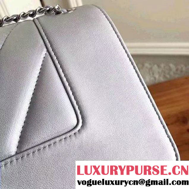 Chanel Silver Mentallic Lambskin Chevron Flap Bag A93085 F/W 2018 (1a172-8012952 )