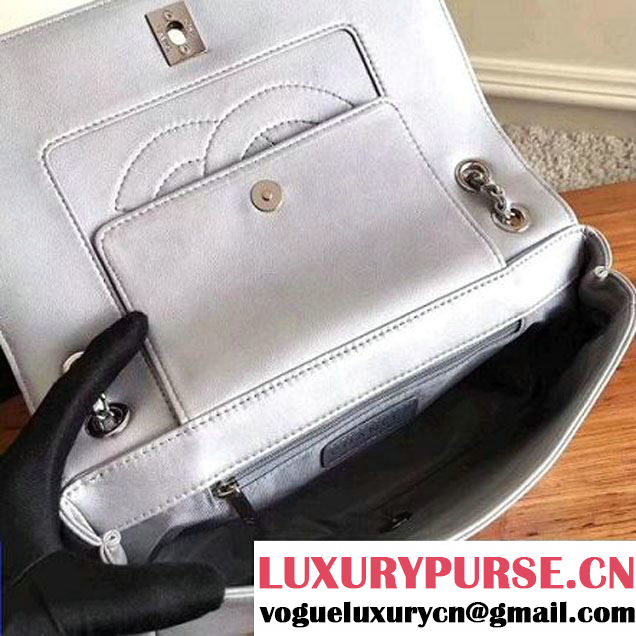 Chanel Silver Mentallic Lambskin Chevron Flap Bag A93085 F/W 2018 (1a172-8012952 )