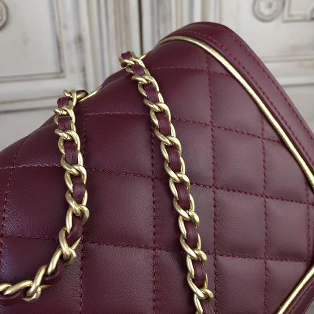 Chanel CC Clasp Small 20cm Flap Bag Lambskin Metallic Leather Satchel Bag Metiers D’Art Pre-Fall 2017 Collection Burgundy
