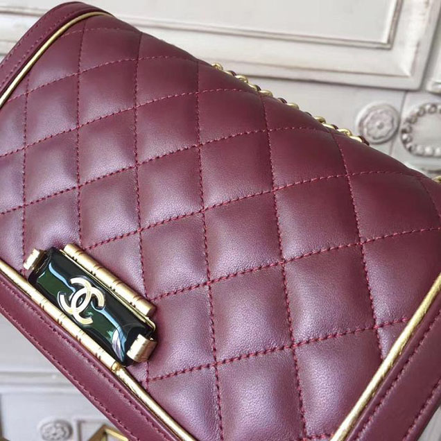 Chanel CC Clasp Small 20cm Flap Bag Lambskin Metallic Leather Satchel Bag Metiers D’Art Pre-Fall 2017 Collection Burgundy