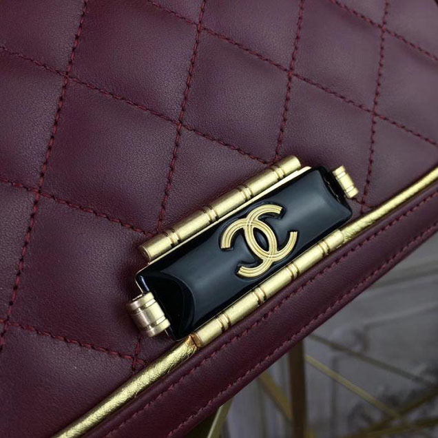 Chanel CC Clasp Small 20cm Flap Bag Lambskin Metallic Leather Satchel Bag Metiers D’Art Pre-Fall 2017 Collection Burgundy