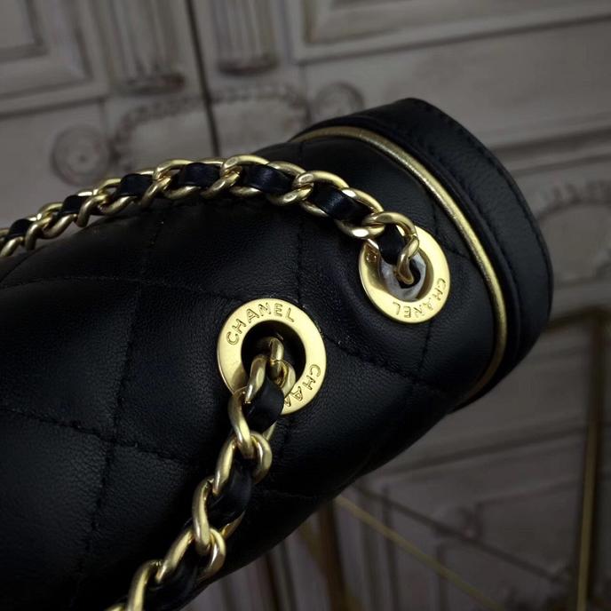 Chanel CC Clasp Small 20cm Flap Bag Lambskin Metallic Leather Satchel Bag Metiers D’Art Pre-Fall 2017 Collection Black