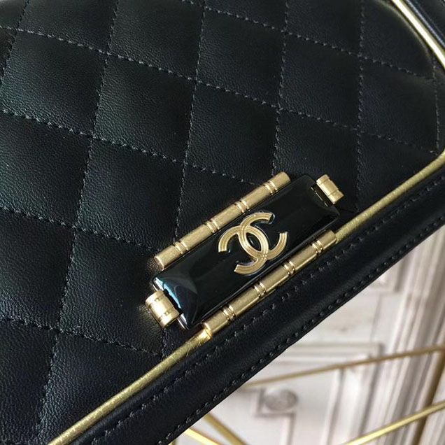Chanel CC Clasp Small 20cm Flap Bag Lambskin Metallic Leather Satchel Bag Metiers D’Art Pre-Fall 2017 Collection Black