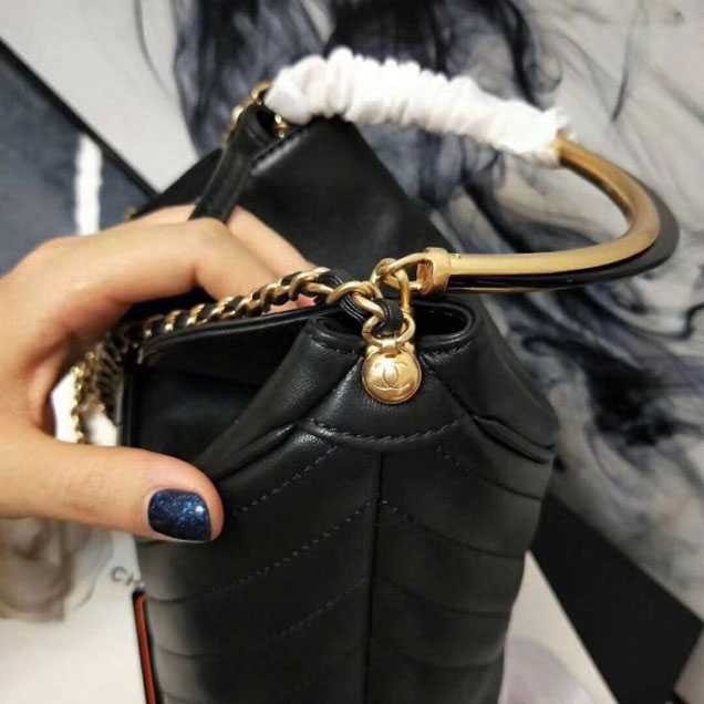 Chanel Chevron Lambskin Handle with Chic Bucket Bag A57861 Black 2018 Collection