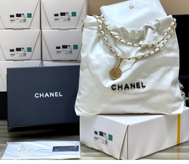 Chanel 22 Shiny Calfskin Medium Shopping Bag AS3261 White/Black 2022 Top Quality