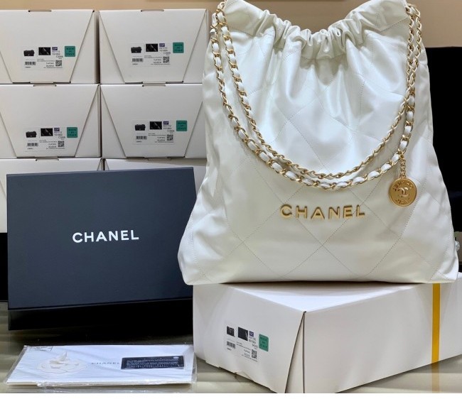 Chanel 22 Shiny Calfskin Large Shopping Bag AS3262 White/Gold 2022 Top Quality