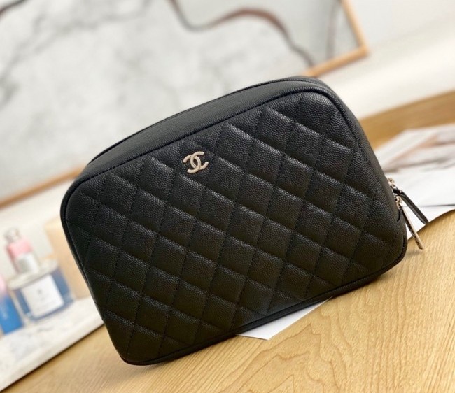 Chanel Grained Leather Small Cosmetic Vanity Pouch Black 2022 03