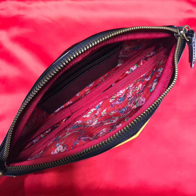Gucci Game Pouches & Cosmetic Bags 524316