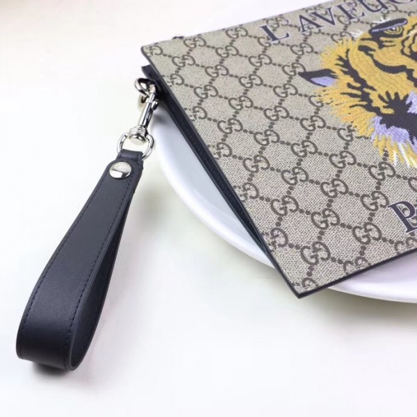 Gucci Tiger Print GG Supreme Pouch 473904