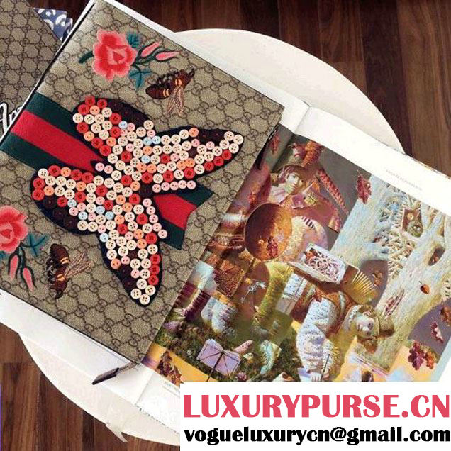 Gucci Embellished Fasteners GG Supreme Clutch 2016 (SPM-6081114 )