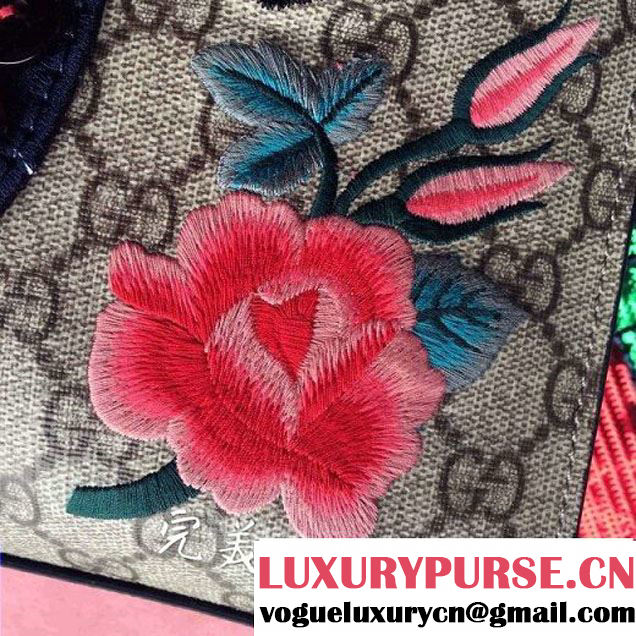 Gucci Embellished Fasteners GG Supreme Clutch 2016 (SPM-6081114 )