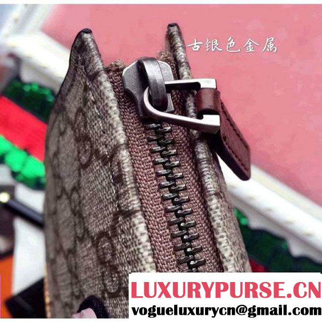 Gucci Embellished Fasteners GG Supreme Clutch 2016 (SPM-6081114 )